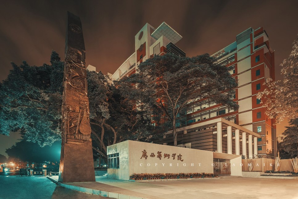 男青年素描头像照片素材